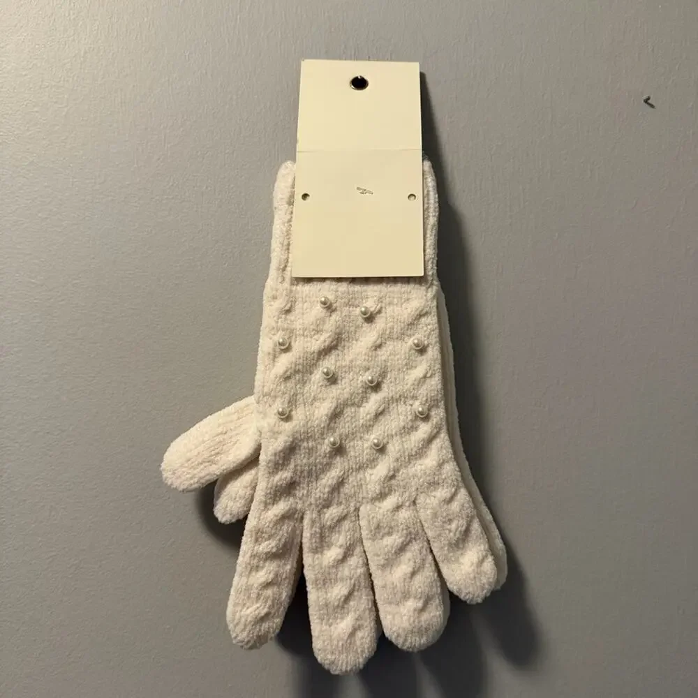 Cynthia Rowley  gloves in ivory with faux pearl embellishments